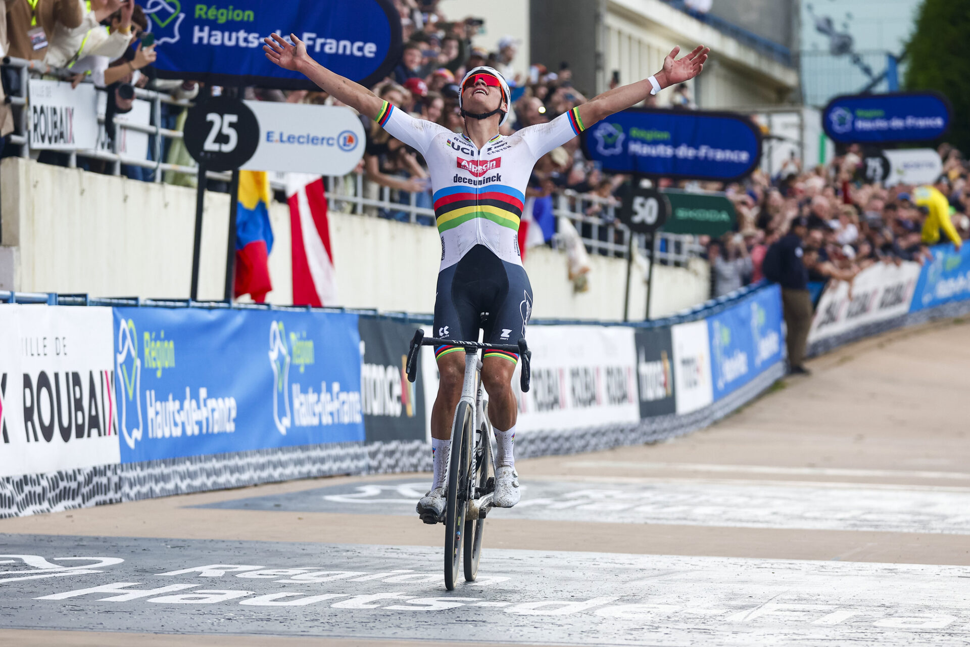 VDP SI PRENDE PURE LA ROUBAIX. ELISA BALSAMO LA SFIORA