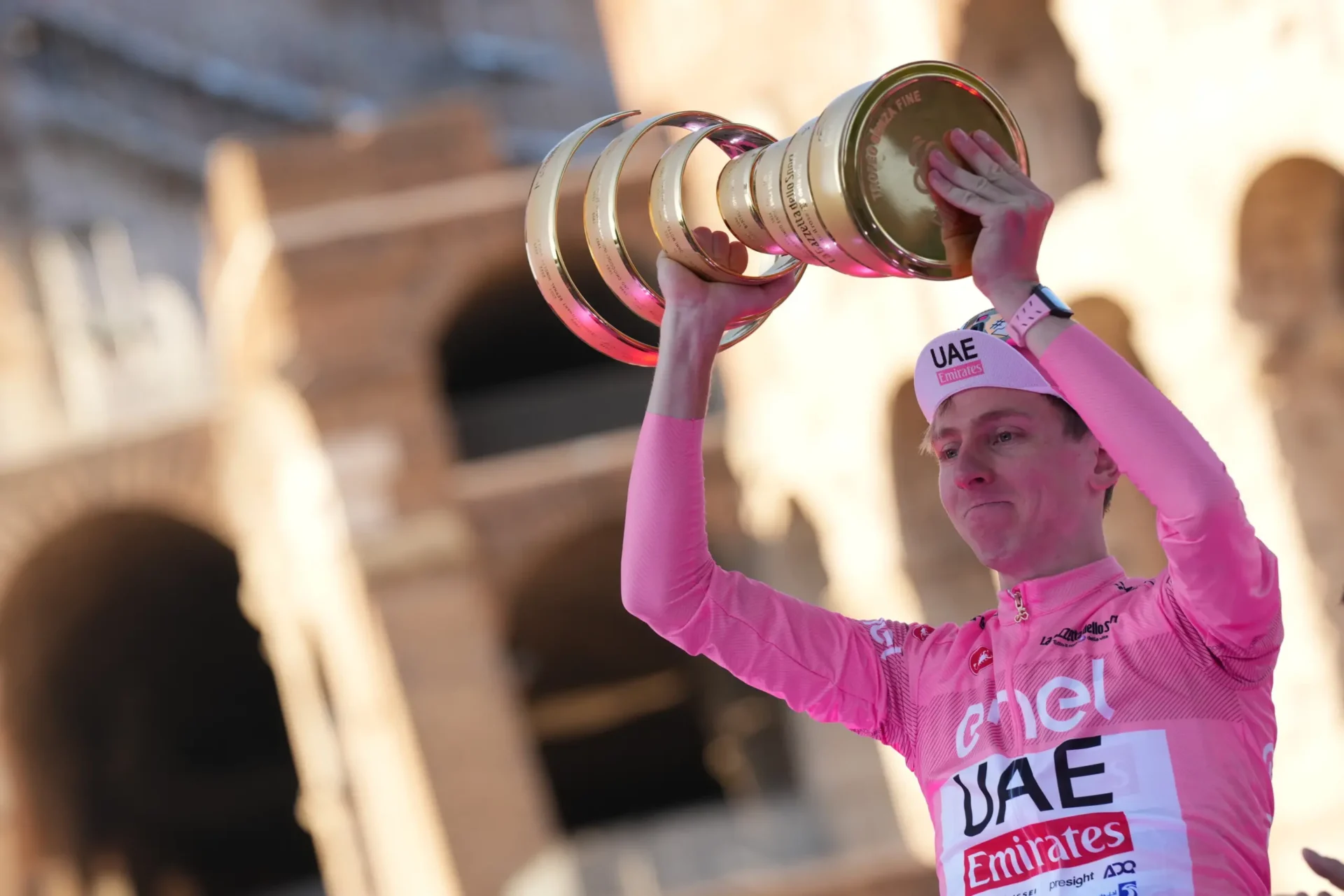 TADEJ POGACAR VINCE IL GIRO D’ITALIA 107 A TIM MERLIER LA TAPPA FINALE