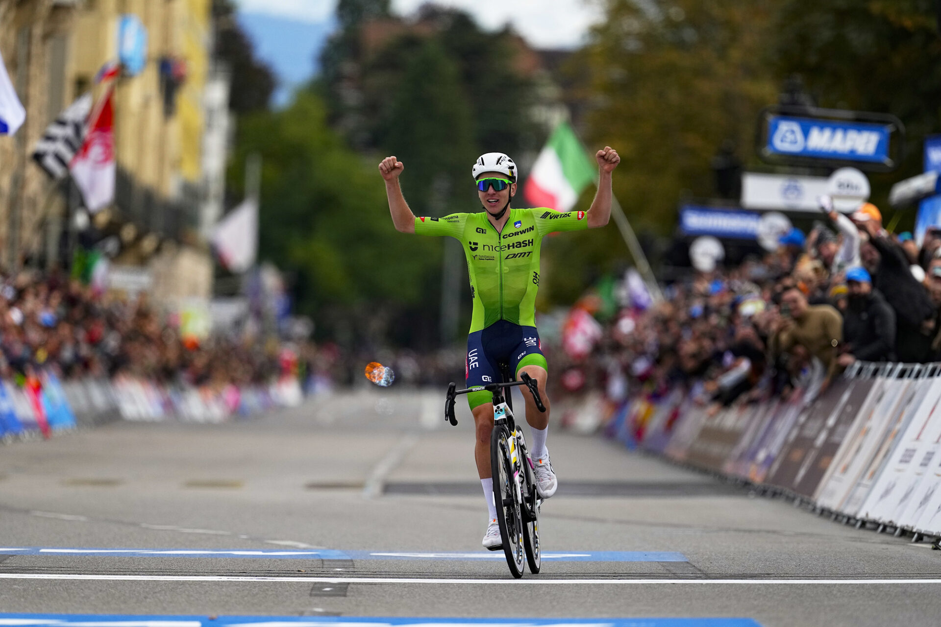 TADEJ POGACAR E’ IL RE ASSOLUTO DEL CICLISMO. SUO ANCHE IL MONDIALE