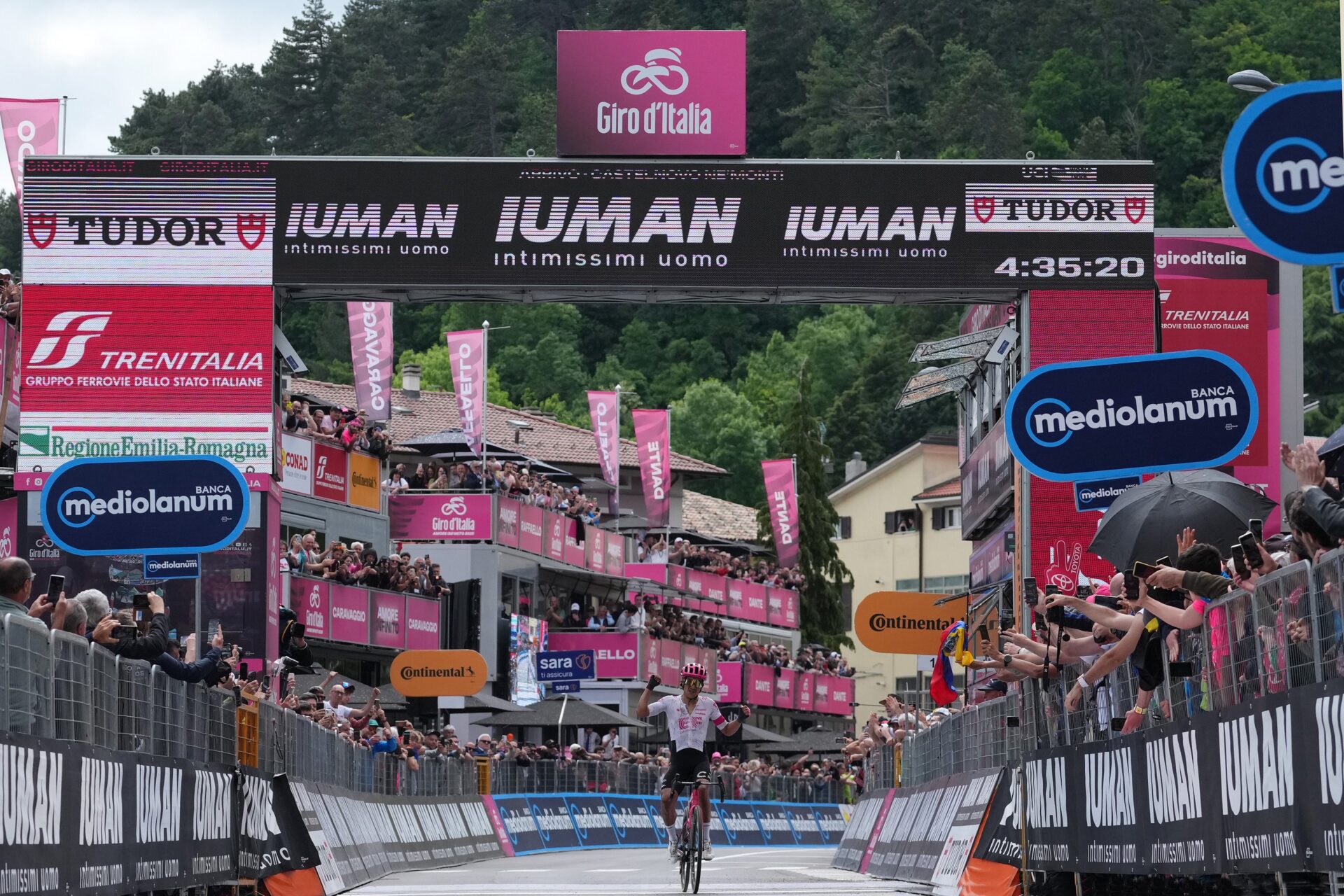 RICHARD CARAPAZ VINCE L’UNDICESIMA TAPPA DEL GIRO D’ITALIA ISAAC DEL TORO RIMANE IN MAGLIA ROSA