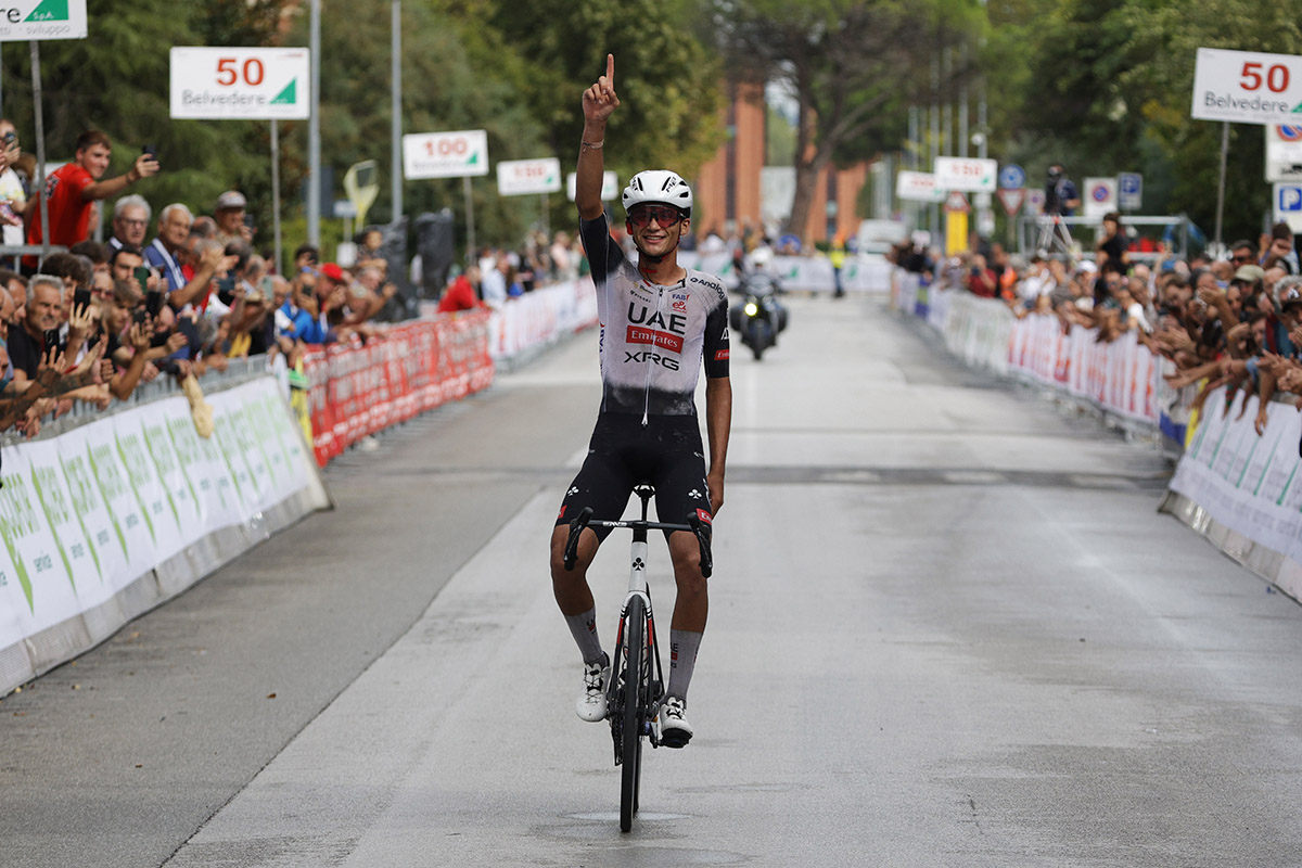 ISAAC DEL TORO CONQUISTA  IL GIRO DELLA TOSCANA A  PONTEDERA