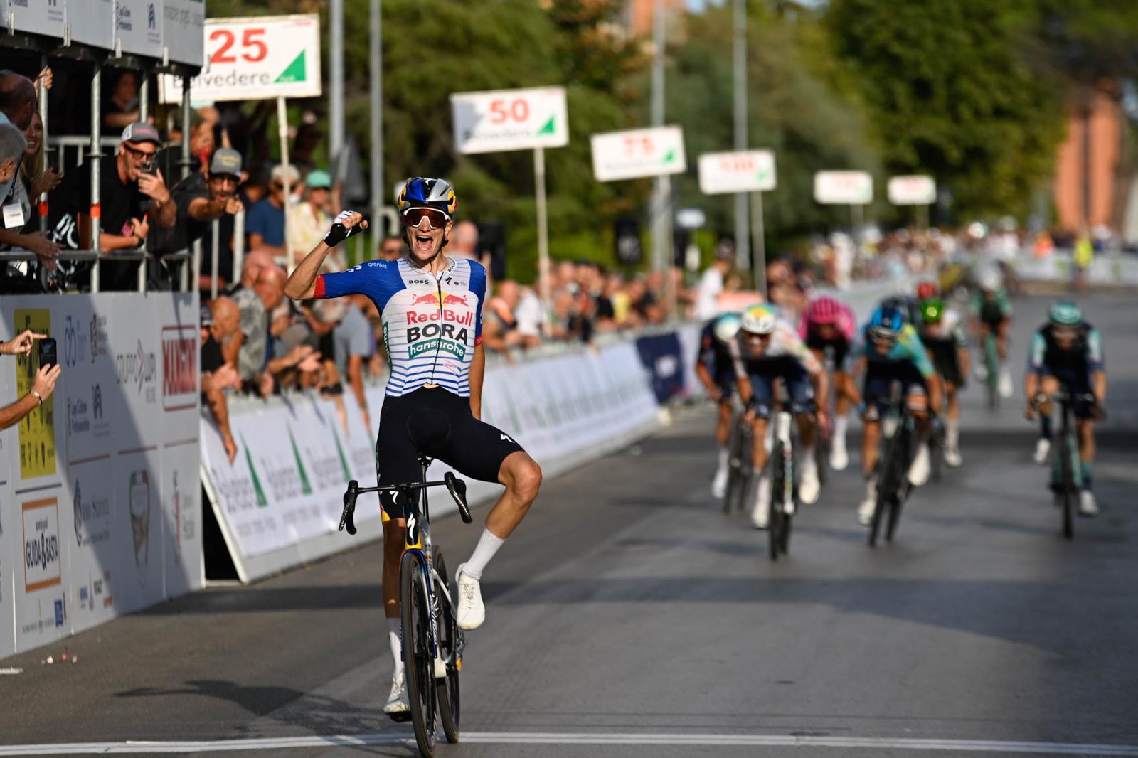 PELLIZZARI FINISSEUR:  IL GIRO DELLA TOSCANA È SUO